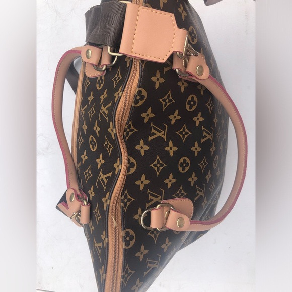 Louis Vuitton Traveling Bag - Picture 14 of 14